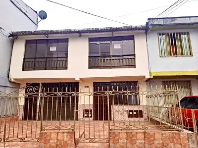 Casa granada avenida principal armenia