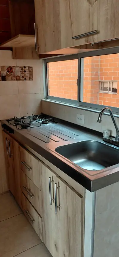 ¡excelente oportunidad! Apartamento amplio, fresco y muy aco