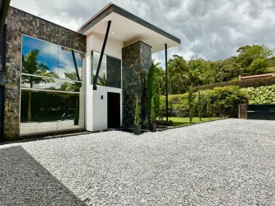 Casa campestre de lujo en el retiro oriente antioqueño