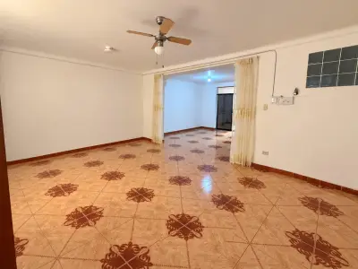 Casa de 101.5 m²: 6 dormitorios y 1 minidepartamento, para n