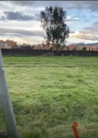 Vendo terreno junto  a fontanar