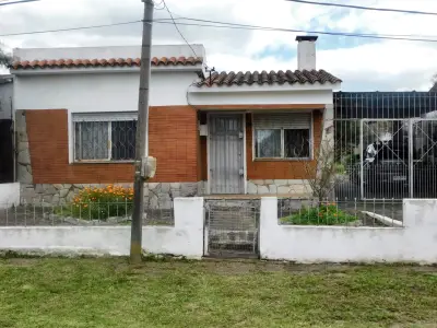 Casa en las piedras, de buena construcción, con ladrillos de