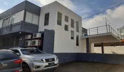 Edificio comercial de 4 niveles