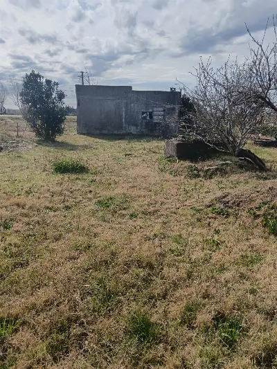 Terreno con casa para reciclar – Cardona