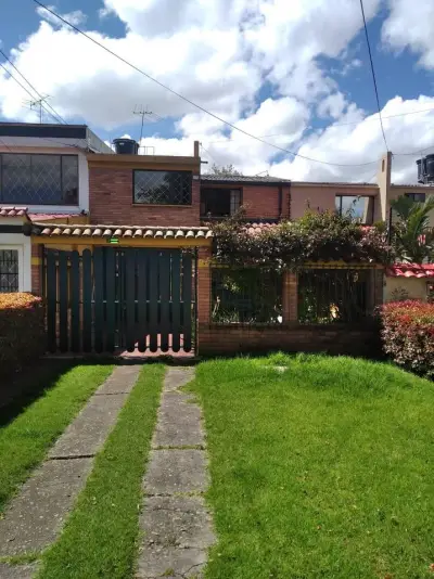 Casa amplia con gran jardin